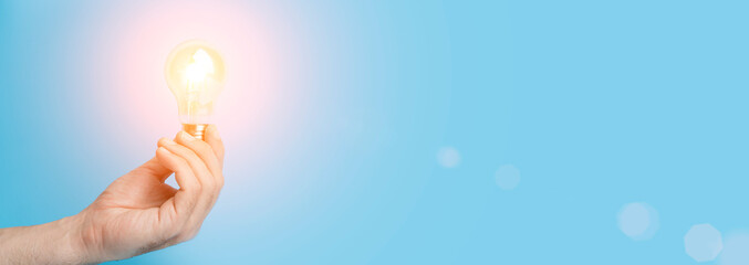 《卖火柴的小女孩》讲了一个什么故事？