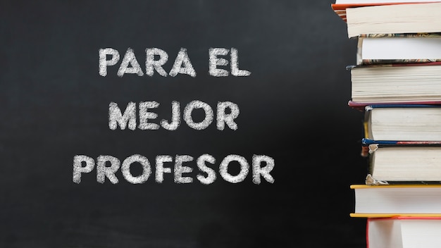 《卖火柴的小女孩》讲了一个什么故事？